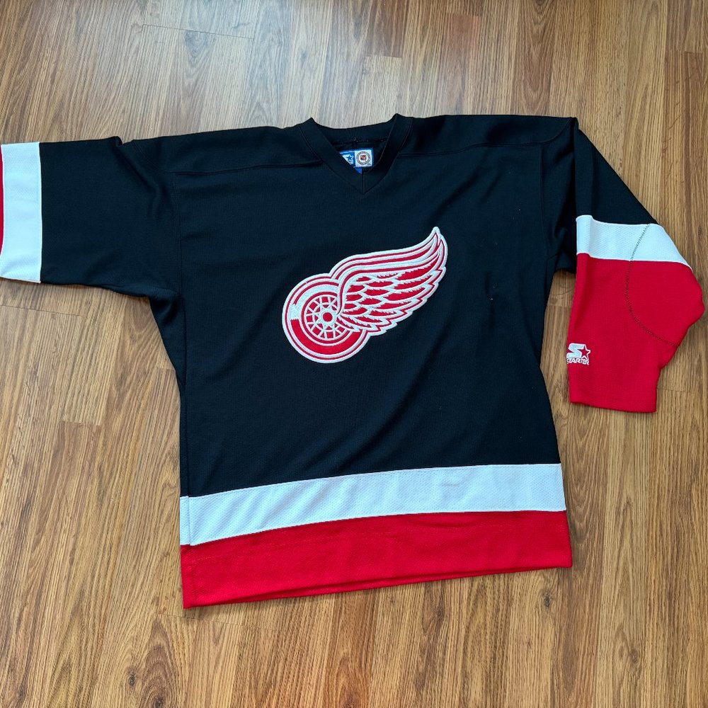 Detroit Redwings NHL HOCKEY Vintage 1990s Black Starter Size Large Hockey Jersey